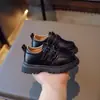 Nuevos zapatos casuales de primavera y otoño para niños estilo británico 1-6 años zapatos de cuero para niños suela suave zapatos de rendimiento para niños zapatos de bebé