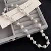 Diseño de Nicho Cadena para Clavícula de Metal Perlado Empalmado Lujo Ligero Cerradura de Gama Alta Cadena para Suéter de Temperamento
