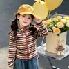 2026 Nuevo Cárdigan de Rayas Arcoíris para Niñas Otoño Ropa Exterior Tejida Infantil Ropa Infantil de Celebridad de Internet Chaqueta Venta al por Mayor