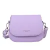 2024 Nova Bolsa Feminina de Metal com Palavra Quente Design Casual de Nicho Bolsa Transversal Feminina Bolsa de Ombro PU da Moda Feminina