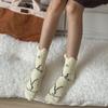 Meias de veludo coral femininas outono e inverno desenho animado boneca tridimensional bordada meias de dormir quentes espessadas meias femininas meias para chão de casa