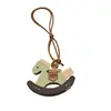 Colgante Decorativo de Caballo Mecedora de Cuero para Mujer, Llavero de Coche, Adorno para Espejo Retrovisor, Dijes de Bolso de Caballo Mecedora Venta al por Mayor