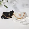 Bolsa Hobo de Couro de Alta Qualidade para Axila 2025 Bolsa Transversal Feminina Fábrica de Bolsas Bolsa de Ombro Feminina Popular Bolsa de Axila para Meninas Este Ano