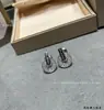 Colar de Moeda Tesouro V Dourado para Mulheres, Pingente de Moeda Círculo Vazado Totalmente Cravejado de Diamantes Madre Pérola, Corrente Simples Estilo Ins para Clavícula Venda por Atacado