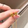 O Mesmo Estilo da Loja de Ouro Puzao: Colar de Barra de Ouro Pequena Dourado Areia, Corrente de Clavícula Levemente Luxuosa e de Alta Qualidade