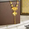 Nuevo Collar Hueco de Flor Chapado en Oro con Acabado de Alta Gama, Collar Clavícula de Pétalos, Joyería Vintage de Lujo Ligero al por Mayor