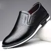 Sapatos casuais masculinos, outono 2026, sapatos de couro respiráveis estilo britânico, sapatos masculinos brancos de couro slip-on