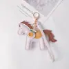 Nuevo colgante para bolso de PU "Get Rich Soon", decoración de caballito, accesorio para llave de coche, llavero, caballito de madera pequeño