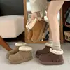 Botines impermeables, botas de nieve engrosadas 2026, zapatos de algodón de suela gruesa para mujer, estilo invierno, cálidos, antideslizantes y con forro de felpa, diseño nuevo