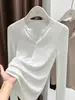 Camisa Base de Tricô Marrom Melard para Mulheres, Novo Estilo Outono/Inverno, Pulôver com Botões de Gola Baixa, Corte Justo, Top de Gola Semi-Aberta