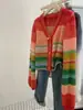 Suéter feminino com decote em V e contraste de cores arco-íris, outono e inverno, de alta qualidade, super bonito, casaco cardigan, suéter cor de doce, top da moda