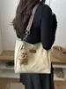 Bolsa feminina de grande capacidade 2026 nova bolsa de ombro versátil para estudantes, adequada para aula e deslocamento, bolsa tote com design único