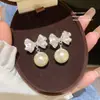 Brincos Novos com Laço e Pérolas com um Toque de Luxo Leve e de Alta Qualidade, Incrustados com Zircônia, Brincos Brilhantes de Luxo Leve, Doces Acessórios de Orelha de Pérola para Mulheres