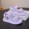 Sandálias Infantis 2025 Verão Novo Moda Casual Infantil Estilo Princesa Criança Grande Menina Fofa Moda Sapatos de Praia