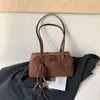 Colección de otoño 2026 transfronteriza: Bolso de hombro para mujer de alta gama, elegante y versátil con un diseño coreano, adecuado para uso casual y para ir al trabajo.