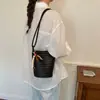 Bolso Cubo Tejido a Mano Estilo Bosque Estilo Ins para Mujer 2026 Nuevo Bolso Cruzado de Hombro Único Retro Coreano con Decoración de Perlas