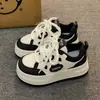 Tênis infantis, sapatos brancos para crianças, novo estilo primavera/outono 2026, tênis esportivos casuais e versáteis, mocassins casuais