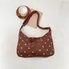 Bolso de lunares 2026 nuevo otoño e invierno gamuza felpa moderno bolso de axila de alta gama para ir al trabajo bandolera de un solo hombro retro