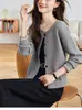 Cardigan de Punto de Manga Larga para Mujer, Estilo Nuevo Primavera y Otoño 2025, Cuello Redondo, Diseño Holgado Versátil, Suéter de Color Puro