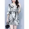 Conjunto de dos piezas con estampado estilo Stylike para mujer talla grande, reduce la edad, estilo nuevo de verano 2024, pantalones de pierna ancha adelgazantes para chicas rellenitas