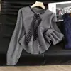 Nuevo estilo de punto dulce de cuello redondo para mujer, otoño temprano 2026, top corto con botones de un solo pecho, color liso, cárdigan tipo bufanda estilo Chanel