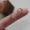 Aretes de Botón Simples Versátiles Elegantes de Luna Creciente con Pequeños Diamantes con Incrustaciones de Plata S925 Chapada con un Sentido del Diseño Joyería para la Oreja Estilo Ins Regalo