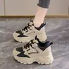 Tênis Dad Feminino 2026 Novo Modelo de Primavera, Sapatos Esportivos Leves Que Fazem os Pés Parecerem Menores, Sola Grossa com Aumento Oculto de Altura para Mulheres Baixinhas