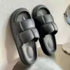 Novas Chinelos de Luxo para Mulheres, Verão para Casa e Interior, Sola Grossa Antiderrapante, Novos Chinelos para Usar Fora de Casa