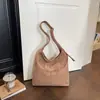 Bolsa grande de camurça de ombro único para mulheres, grande capacidade, bolsa transversal Hobo, superfície macia, minimalista, casual, bolsa versátil para mulheres para o trabalho