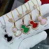Colar de Cabacinha Qijia V-Gold de Alto Padrão com Pingente de Ágata Vermelha, Espessamente Banhado a Ouro Rosa 18K, Corrente de Clavícula Versátil de Luxo Leve Atacado