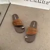 Chinelos Slip-On Plissados Estilo Hong Kong Retrô 2026 Verão Outdoor Planos com Solado Macio Sandálias para Férias na Praia para Mulheres