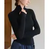 Camiseta básica de tricô com gola semi-alta, sem costura, de lã fiada fina Yinhe STUDIO Yangzi, importada, para mulheres