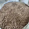A Fábrica de Origem Produz Pellets de Biomassa a partir de Partículas de Madeira de Pinus Sylvestris para Caldeiras Industriais e Fogões de Aquecimento que Queimam Pellets de Biomassa
