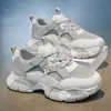 Sapatos masculinos de luxo 2026 verão malha única respiráveis tênis esportivos sapatos de pai para atividades ao ar livre estudante moderno estilo Hong Kong sapatos versáteis da moda