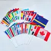Banderas de mano con mástil en stock transfronterizas de todo el mundo, hechas a medida según su diseño, Banderas coloridas de poliéster para la Copa del Mundo de EE. UU.-Canadá-México