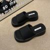Pantuflas gruesas para mujer, ropa de verano 2025, nuevas sandalias populares en Internet, súper populares para mujer con falda, zapatos de playa de tacón alto.