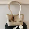 Bolsa tote simples vazada estilo coreano transfronteiriça 2026 nova leve luxuosa para trabalho bolsa de ombro única feminina grande capacidade bolsa de axila