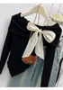 Top Irregular Sexy de Un Hombro con Lazo y Camisa de Dobladillo Alto y Bajo Estilo Francés Chic para Otoño e Invierno