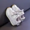 Zapatos para niñas, nueva colección otoño 2026, zapatillas casuales de encaje de lunares a la moda para niños, de suela suave, estilo popular