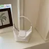 Bolsa de ombro feminina única e estilosa, design de nicho, bolsa casual nova, bolsa de antebraço da moda primavera 2026