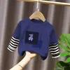 Camiseta Manga Longa Infantil para Meninos Estilo Casual Desenho Animado Bebês Meninos Primavera e Outono Gola Redonda Falsa Duas Peças Top Solto Algodão Puro