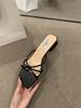 Sandálias francesas estilo noite sapatos femininos para uso externo primavera e verão 2024 Nova biqueira quadrada prateada com saia Sandálias de salto grosso