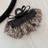 Pinza Retro con Forma de Lazo y Estampado de Leopardo para Mujer 2025 Otoño e Invierno Nuevo Estilo Pinza de Tiburón Adorno para el Cabello en la Parte Posterior de la Cabeza