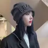 Gorro de punto para mujer de otoño e invierno con bordes enrollados, versátil, cálido y resistente al frío, adecuado para cabezas grandes, cubreorejas y diseñado para mantener la cabeza caliente