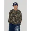 Camiseta de manga longa com textura waffle camuflada estilo retro americano para outono e inverno, um moletom bordado estiloso e versátil para jovens