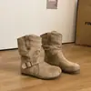 Botas de Moda Femininas de Camurça Estilo Europeu 2026 Outono/Inverno Botas de Cano Médio Salto Escondido Decoração com Fivela Marrom Botas de Cano Curto em Jeans