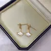Joyas hechas a mano accesorios DIY aretes de perlas para mujer monturas vacías postes para aretes accesorios nácar natural hoja de ginkgo exquisito al por mayor