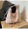 2026 Nueva Moda de Gama Alta Bolso de Axila Estilo Coco para Mujer Acolchado de Diamantes Bolso de Bolita con Cadena Versátil para Viaje Diario Bolso de Hombro Único