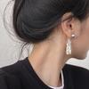 Un Par de Aretes de Borla de Metal con Forma de Hoja para Mujer con un Estilo Nicho Retro, Aretes Simples y Versátiles