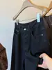 ¡Azul profundo! Estos jeans estilizan al usarlos, con un bajo acampanado, y son pantalones holgados de pierna recta y pierna ancha, perfectos para el otoño.